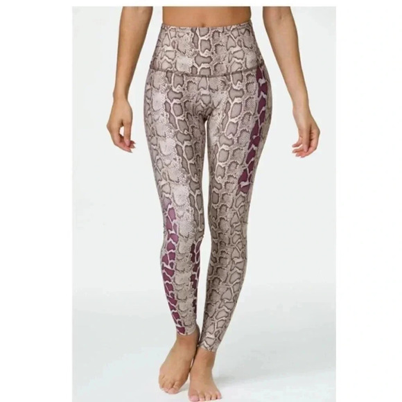 ONZIE - NWT High Rise Graphic Leggings in Viper - Picture 3 of 9
